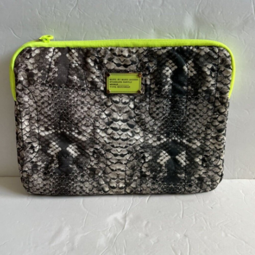 NEW Marc by Marc Jacobs Laptop Case Neon Fleece Lining Snake Skin WORKWEAR - Picture 2 of 11